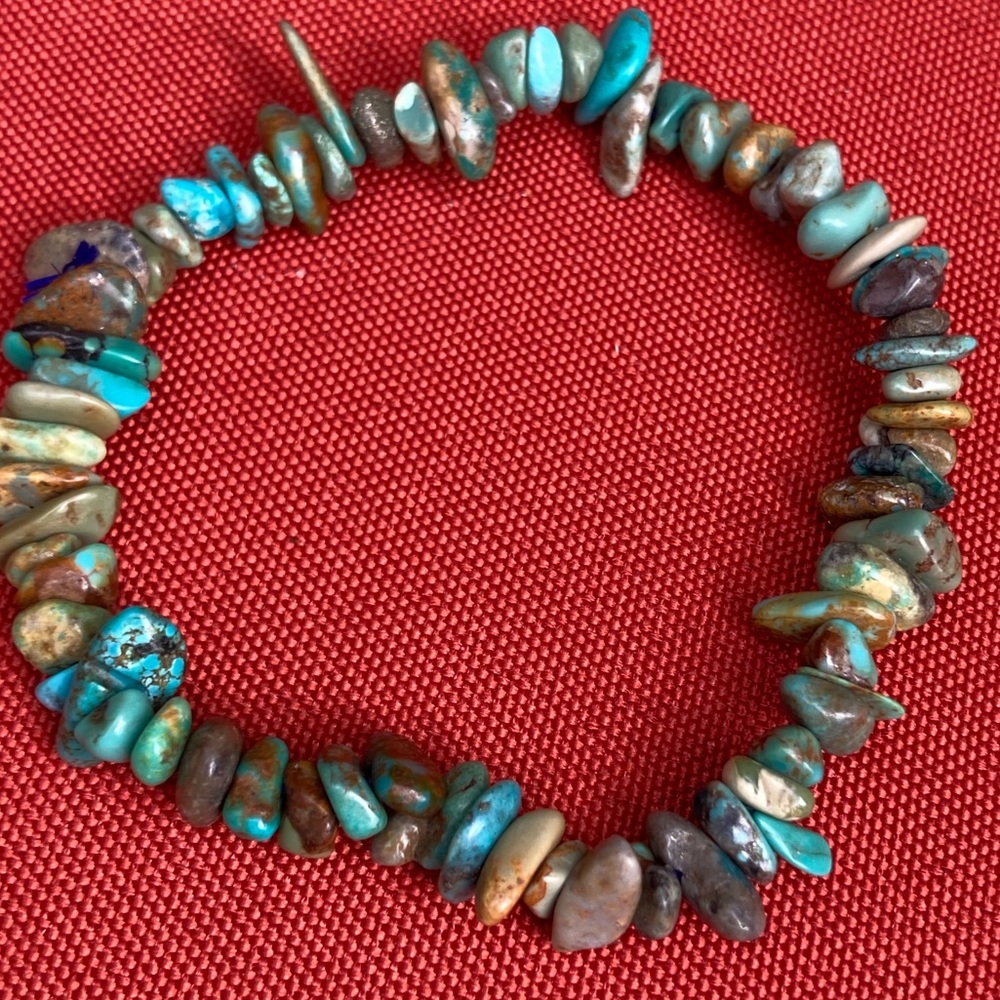Gorgeous turquoise chip  7” stretch bracelet